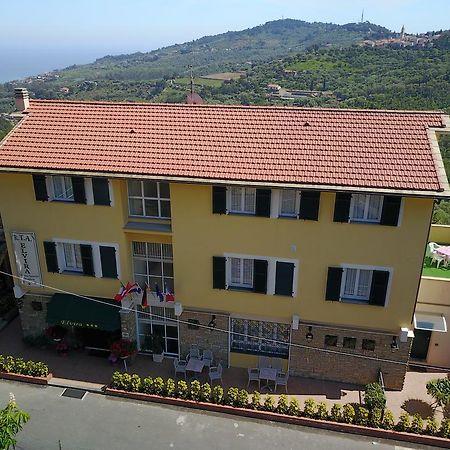 Residence Elvira Diano Marina Buitenkant foto