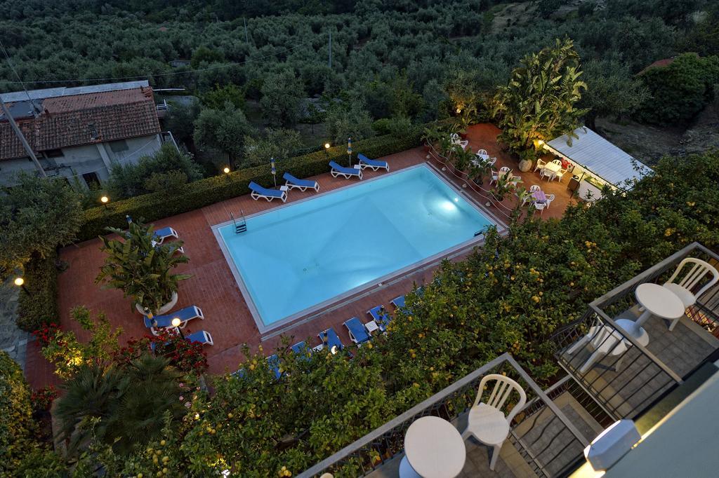 Residence Elvira Diano Marina Buitenkant foto